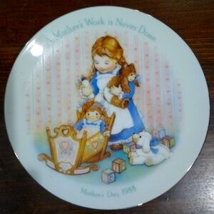 Vintage Avon 1988 5" plate A Mother's Work is Never Done